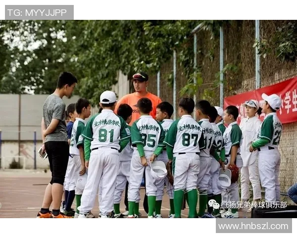 游泳纪录突破之路:探索历史性成绩背后的技巧与创新 游泳纪录突破之路:探索历史性成绩背后的技巧与创新